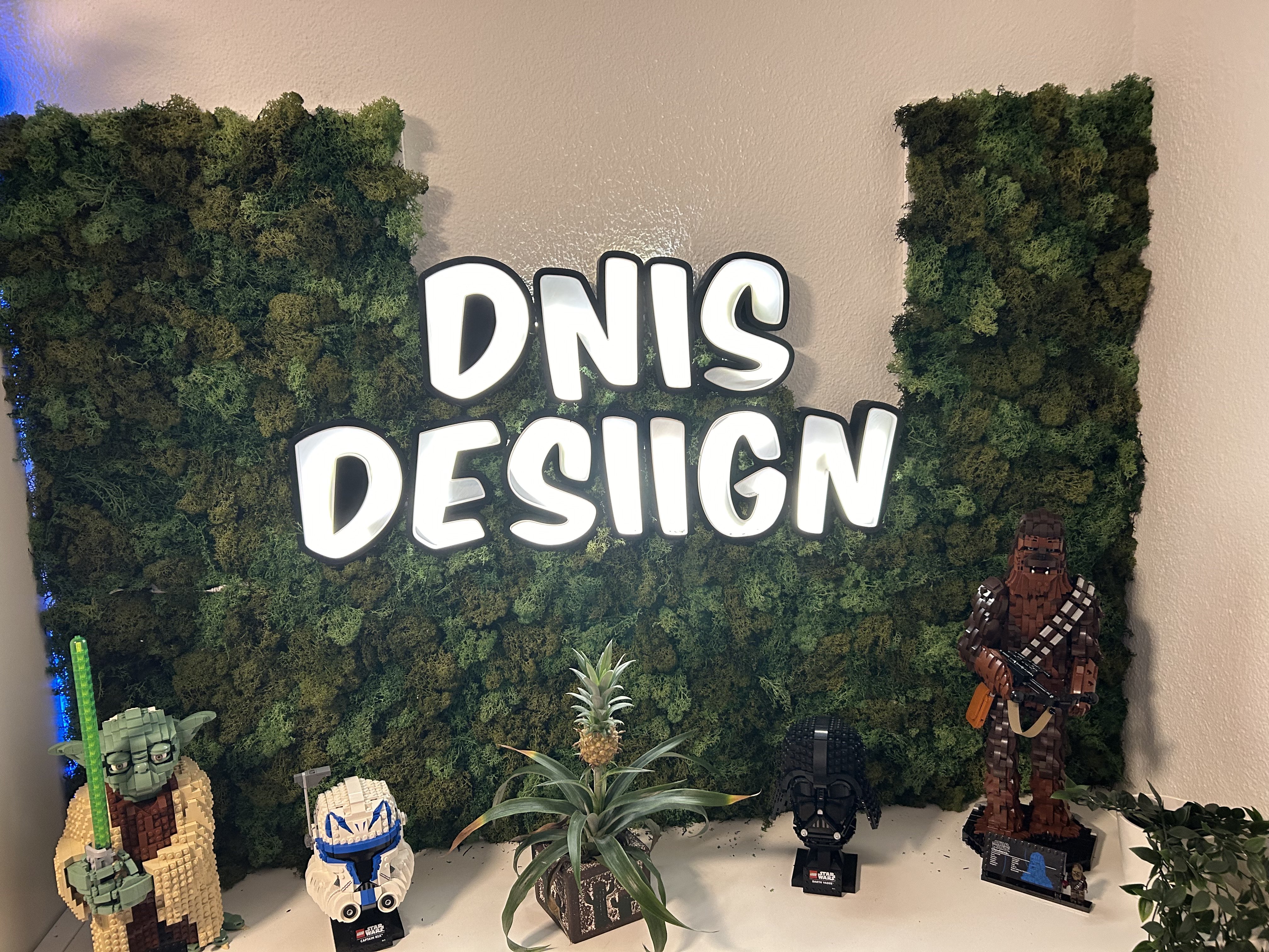 DNIS DESIGN Beleuchtet